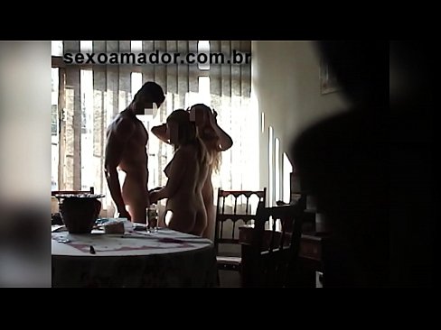 ❤️ Sexvenner inviterer en gigantisk mann og en trekant med seg ☑ Porno hos oss ❤